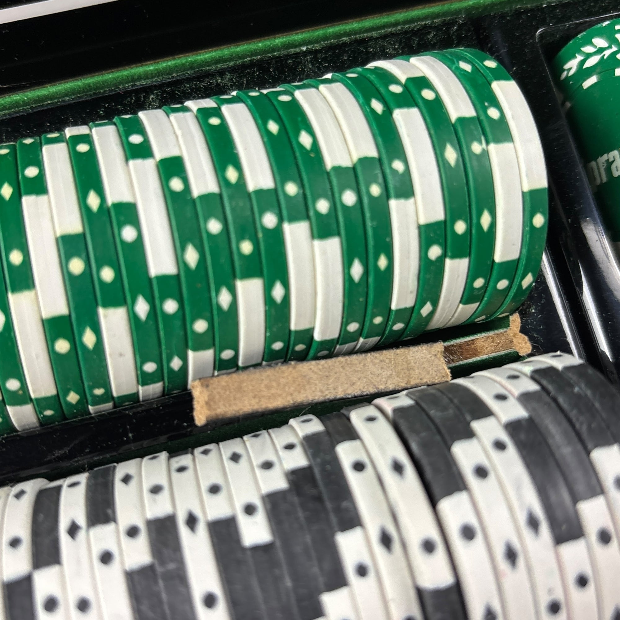 00's HBO The Sopranos Poker Chip Set Briefcase