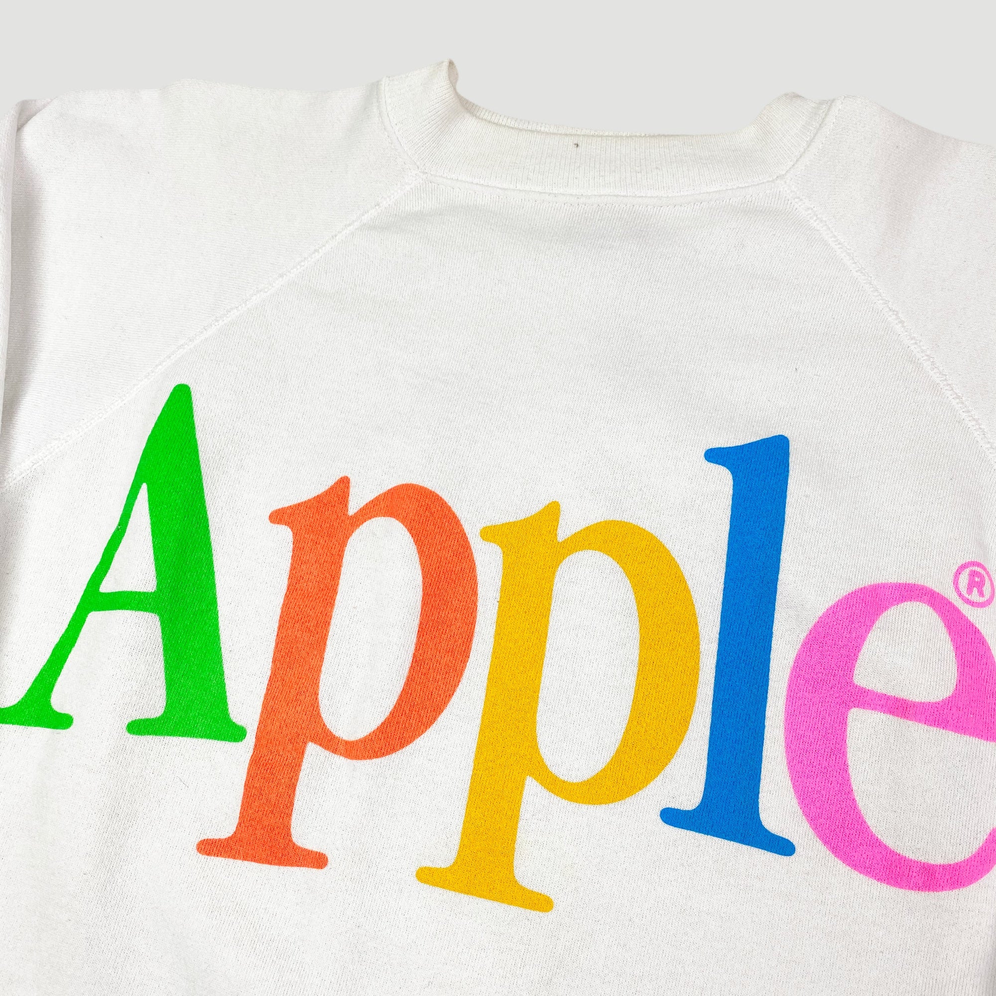90's Apple Spell Out White Sweatshirt