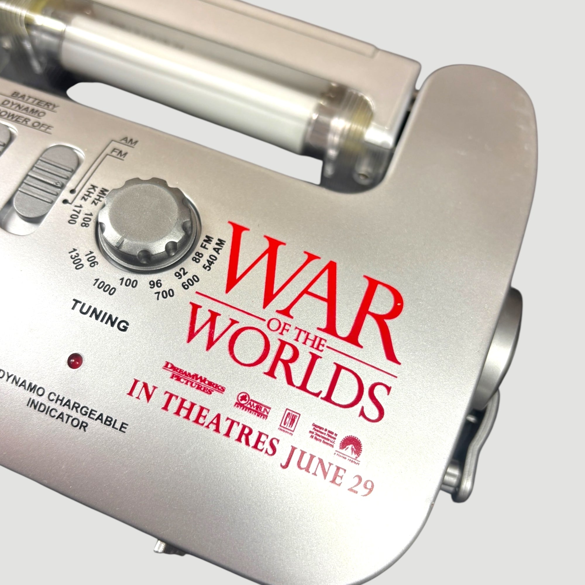 2005 War of the Worlds Wind-Up Radio/Flashlight