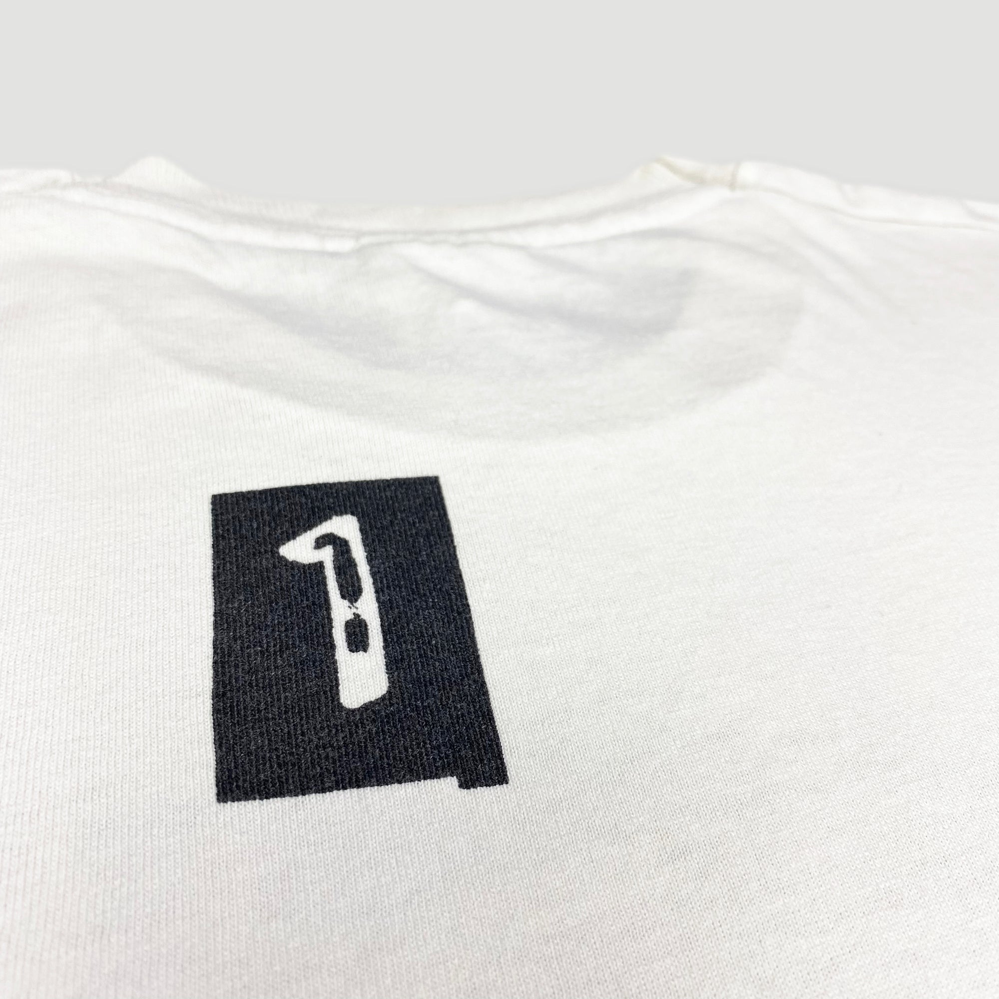 アンダーワールド　公式　DUBNOBASS ...Tシャツ　L アンダーワールド 公式 DUBNOBASS Tシャツ L - メルカリ